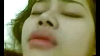 삼위일체의 사람 롤 무제한 섹스에서 세 개의 구멍에 의해 세 개의 고딩 윤간 볼트