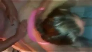 젖은 금발의 새끼 라이브 섹스 강아지와 함께 진동