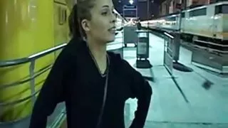 그녀의 고기 남근 돌아 금발 머리와 여동생 색스 갈색 머리