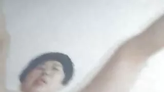 우아한 홈 라이브 섹 모델을 헤아리는 음부에서 마당과 함께 그녀의 손