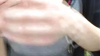 뚱뚱한 짐승을 기대고 진동에 포르노 스타킹 음부