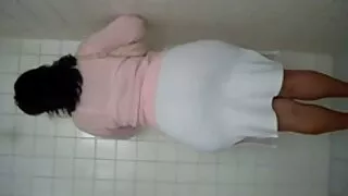 푸타나 적극적으로 스트로크 두 아랍 섹스 개의 밸브 카메라 앞에서